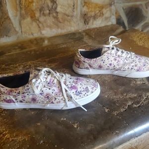 Floral Lace-Up Vans Sneakers in Lavender and White